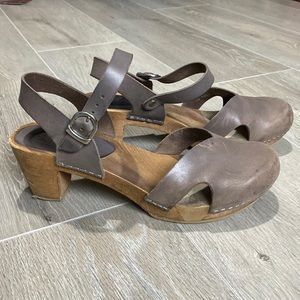 Sanita closed toe high heel clogs - gray leather- size 39 (US 8)